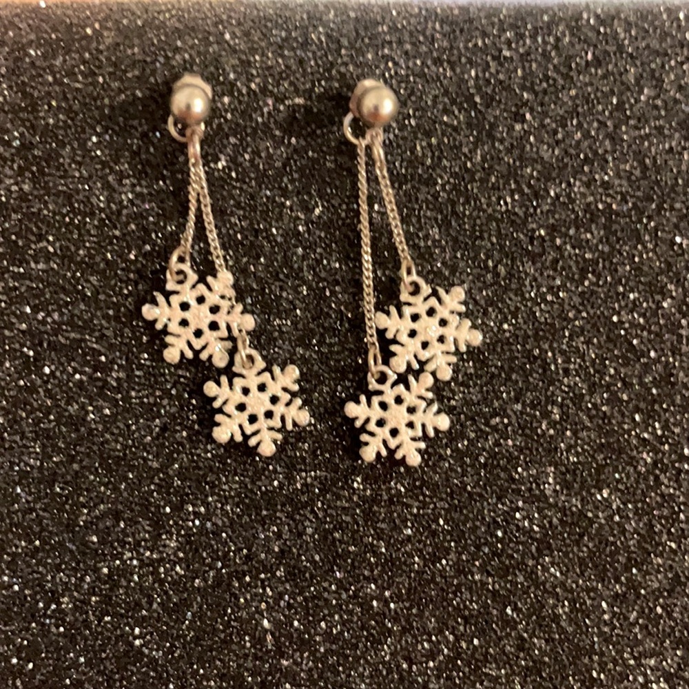 White dangling snowflake earrings